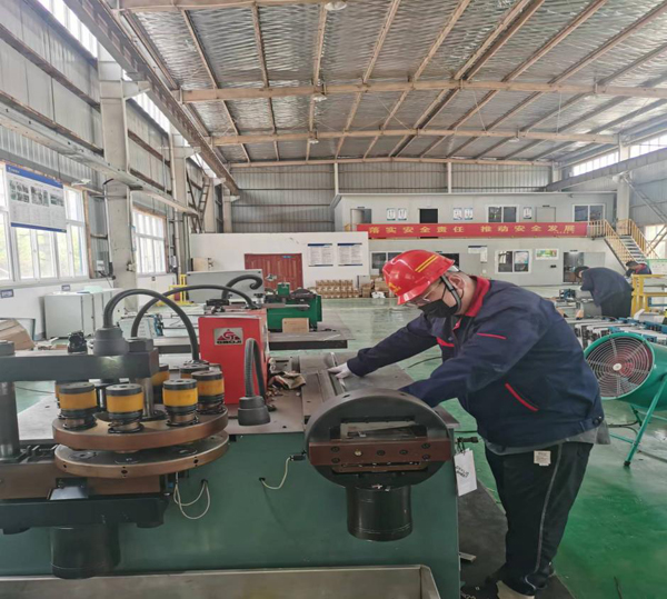 電控設備廠開足馬力掀起生產(chǎn)熱潮 電控設備廠開足馬力掀起生產(chǎn)熱潮